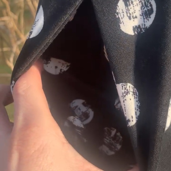 LuLaRoe Black & White Polka Dot Carly Swing Dress L Knit Pockets Hi-Low Hem - Picture 5 of 5